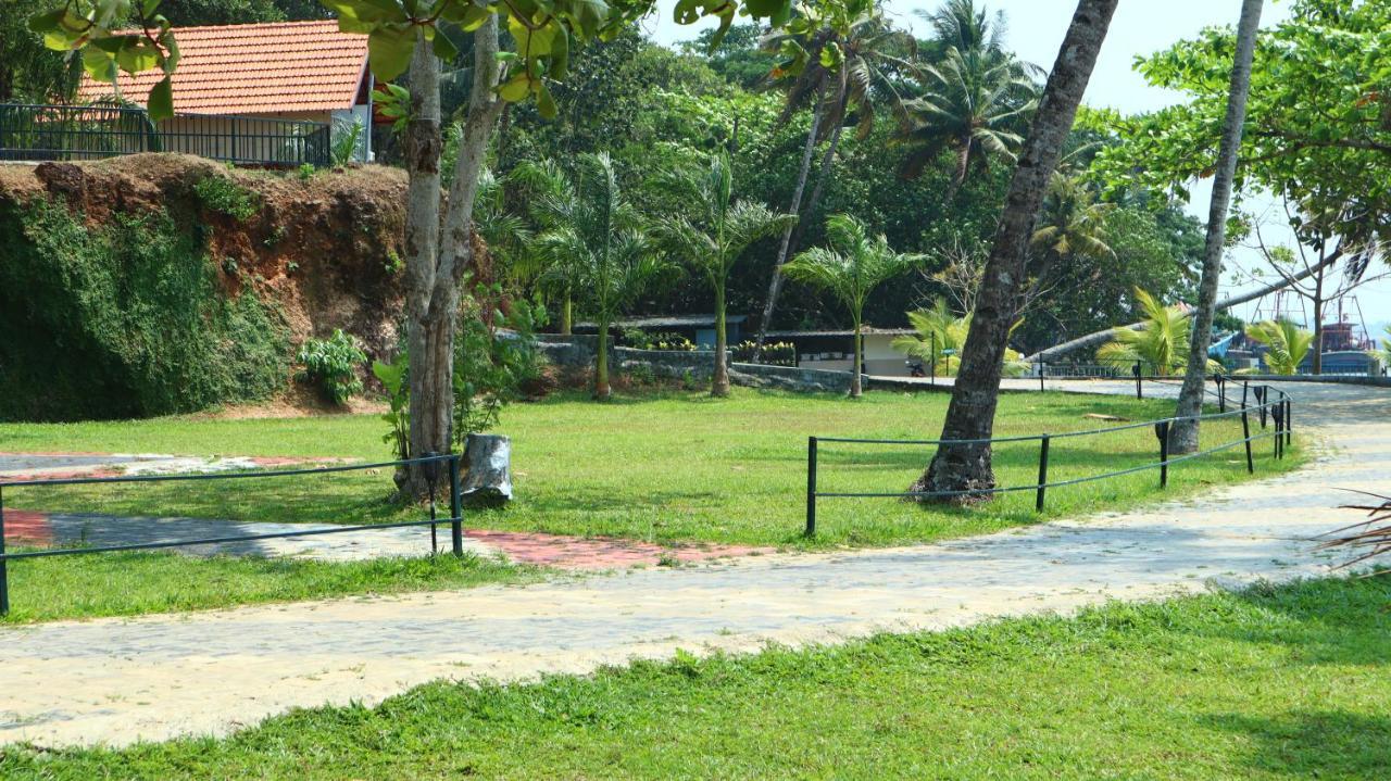 Ripples Service Villas Kollam Exterior photo